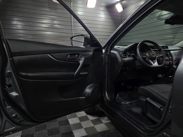 Used 2020 Nissan Rogue S image 30