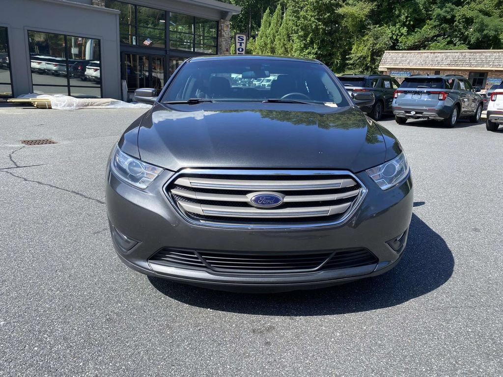 Used 2019 Ford Taurus SEL w/ Equipment Group 201A FWD image 2