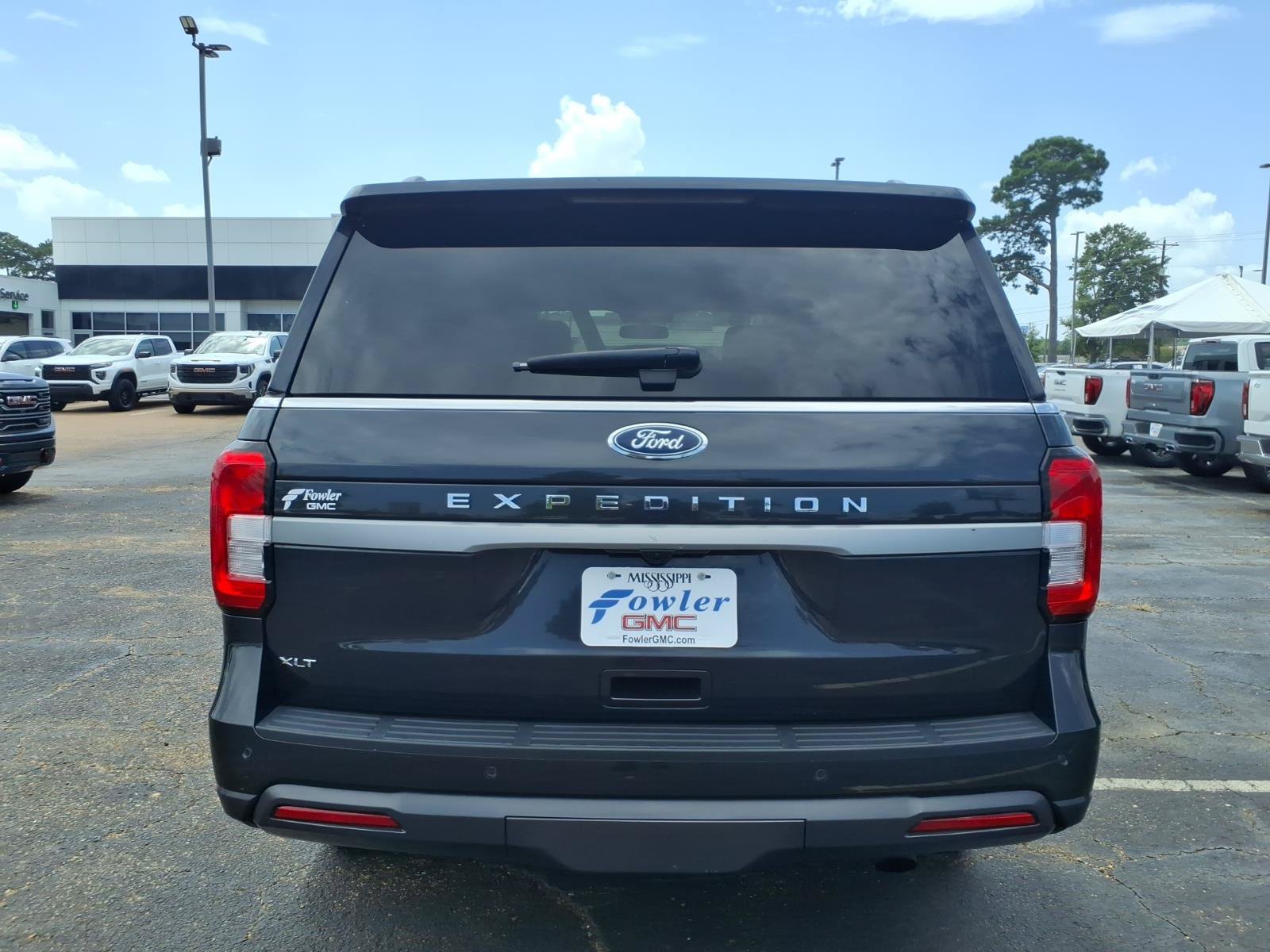 Used 2024 Ford Expedition XLT AWD/4WD image 4