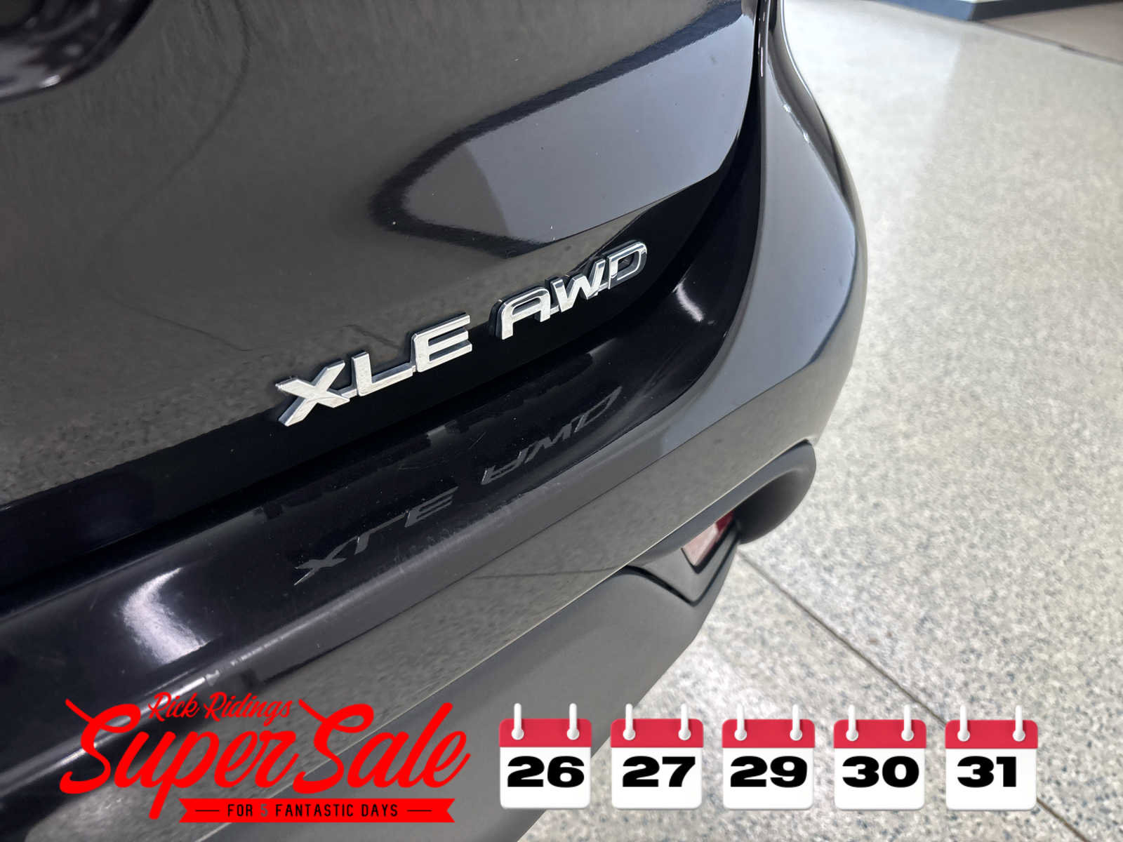 Used 2020 Toyota Highlander XLE image 10