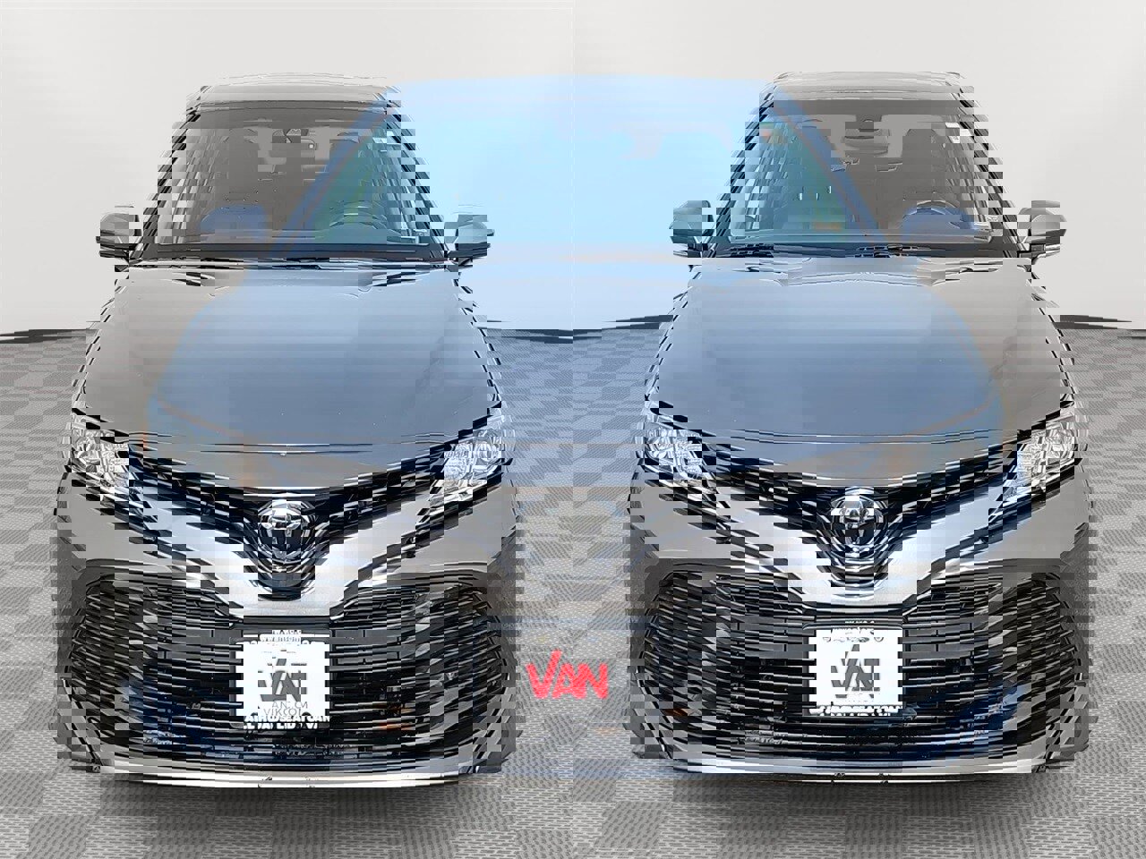 Used 2018 Toyota Camry LE image 2