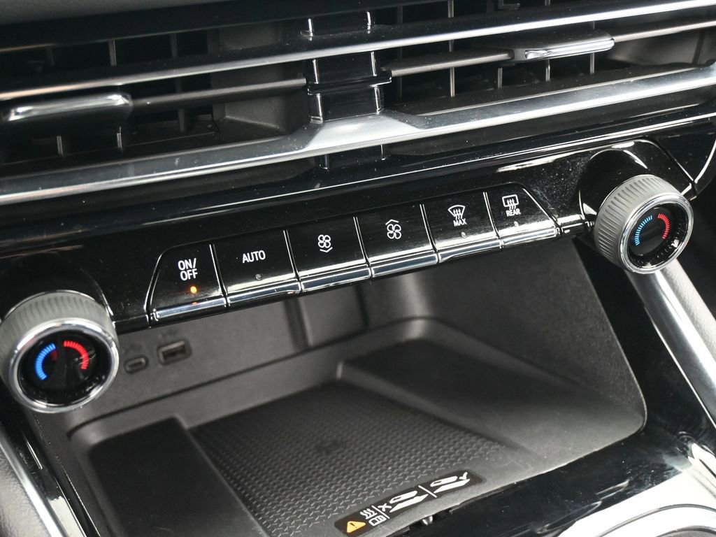 Used 2024 Chevrolet Traverse RS image 36