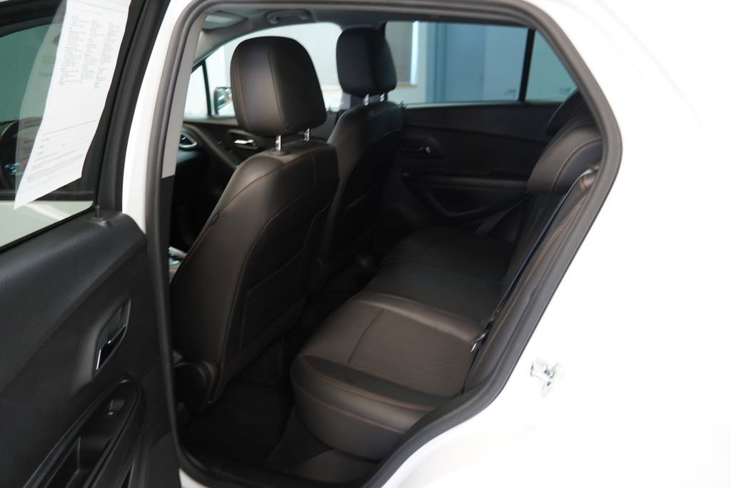 Used 2022 Chevrolet Trax LT w/ LT Convenience Package image 19