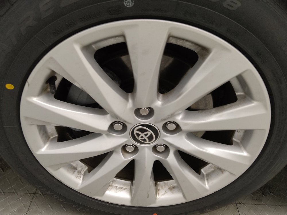 Used 2020 Toyota Camry LE image 31