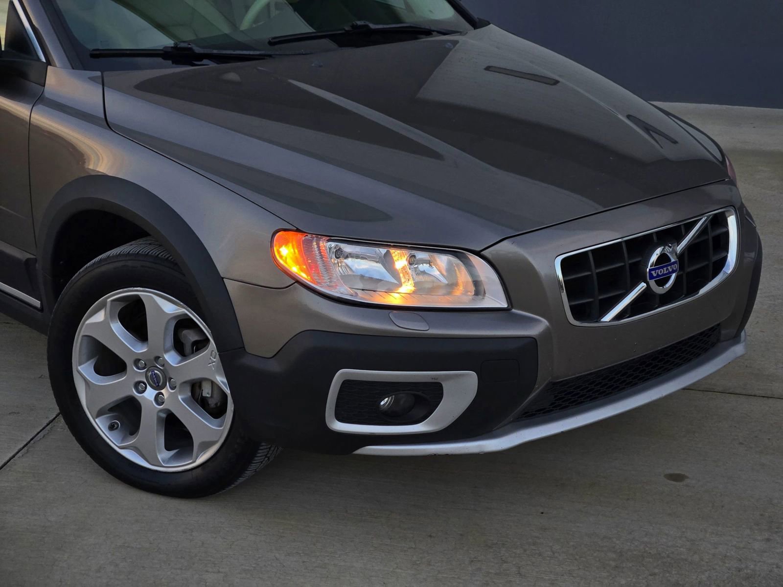 Used 2011 Volvo XC70 T6 image 36