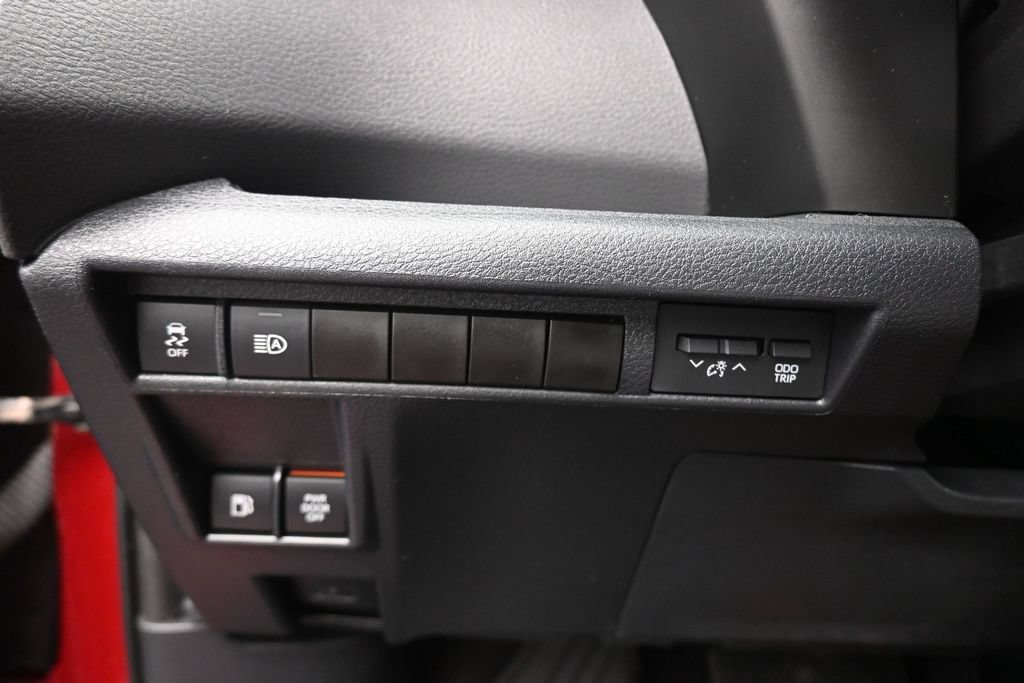 Used 2021 Toyota Sienna XSE FWD image 26