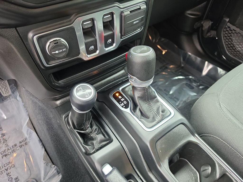 Used 2022 Jeep Wrangler Sport AWD/4WD image 18