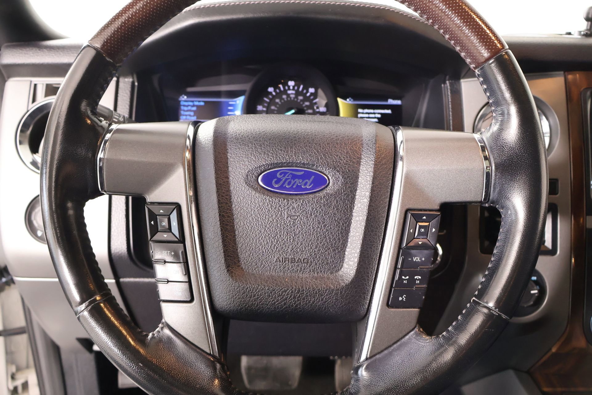 Used 2016 Ford Expedition EL Platinum AWD/4WD image 3