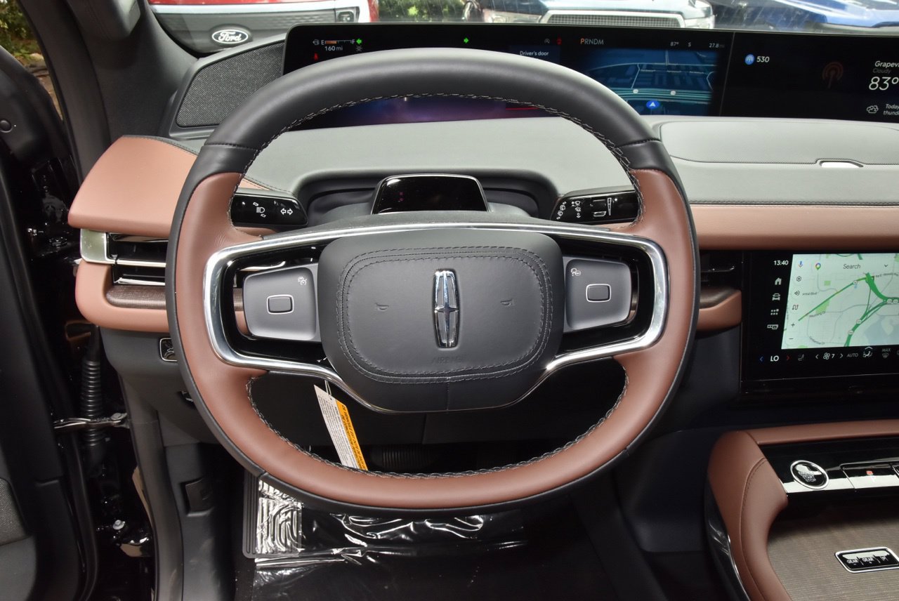 New 2026 Lincoln Navigator Reserve AWD/4WD image 23