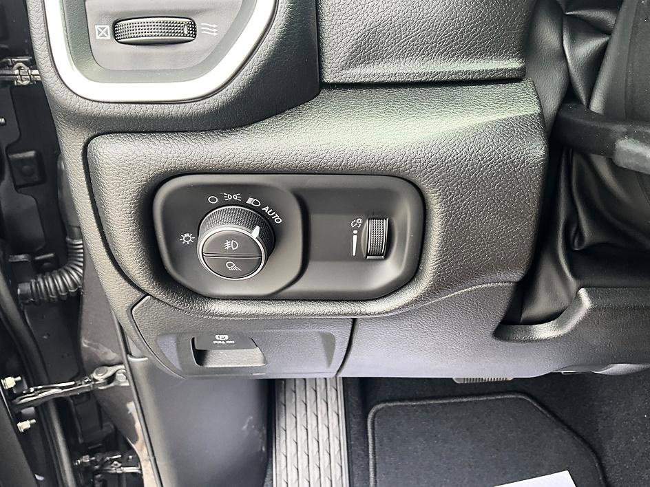 New 2026 RAM 1500 Express AWD/4WD image 15