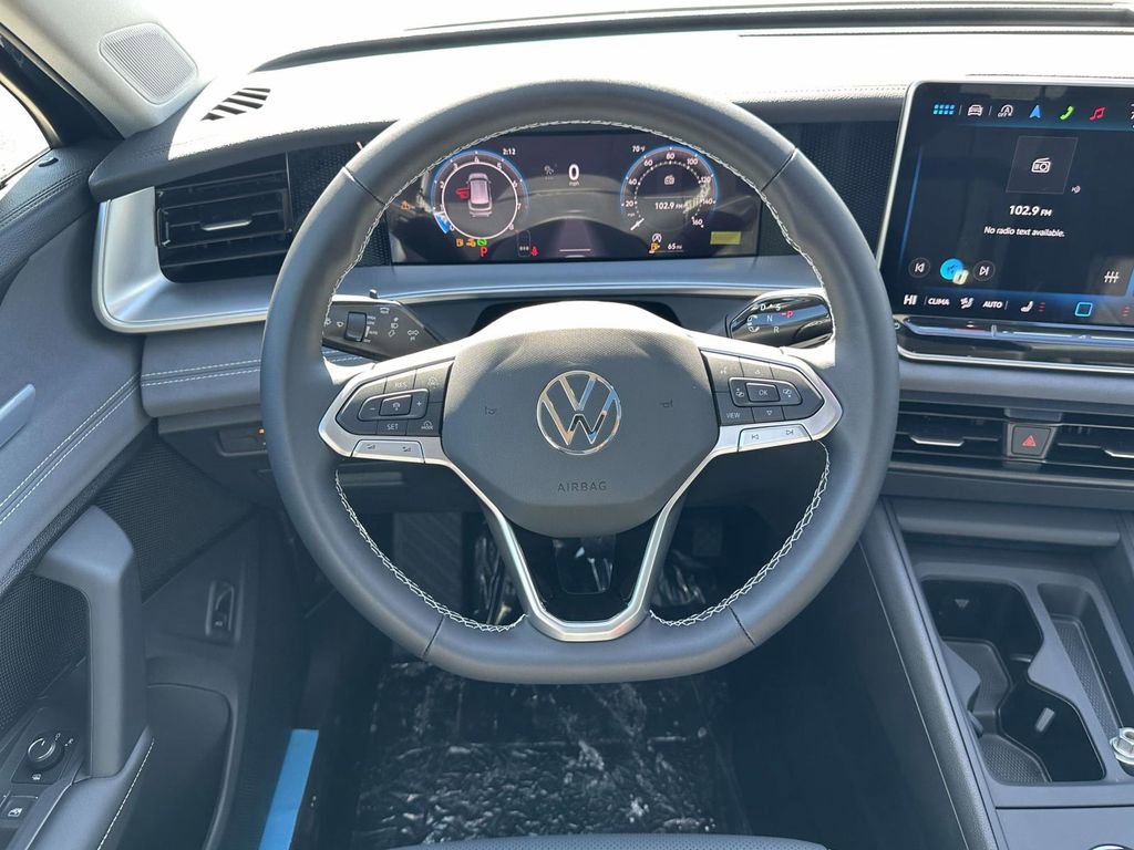 New 2025 Volkswagen Tiguan SE image 12