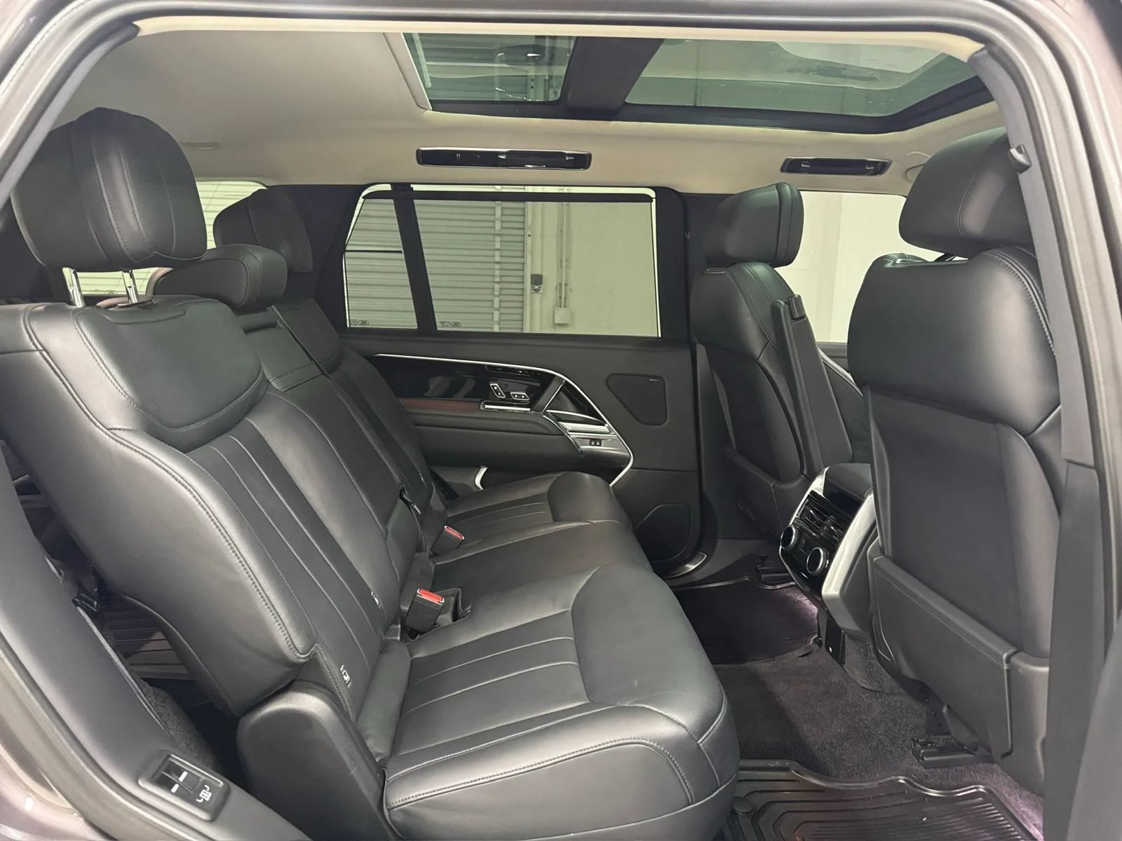 Used 2023 Land Rover Range Rover Long Wheelbase SE AWD/4WD image 16