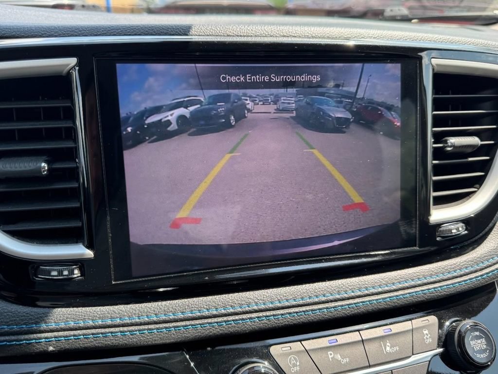 Used 2021 Chrysler Pacifica Touring-L FWD image 21