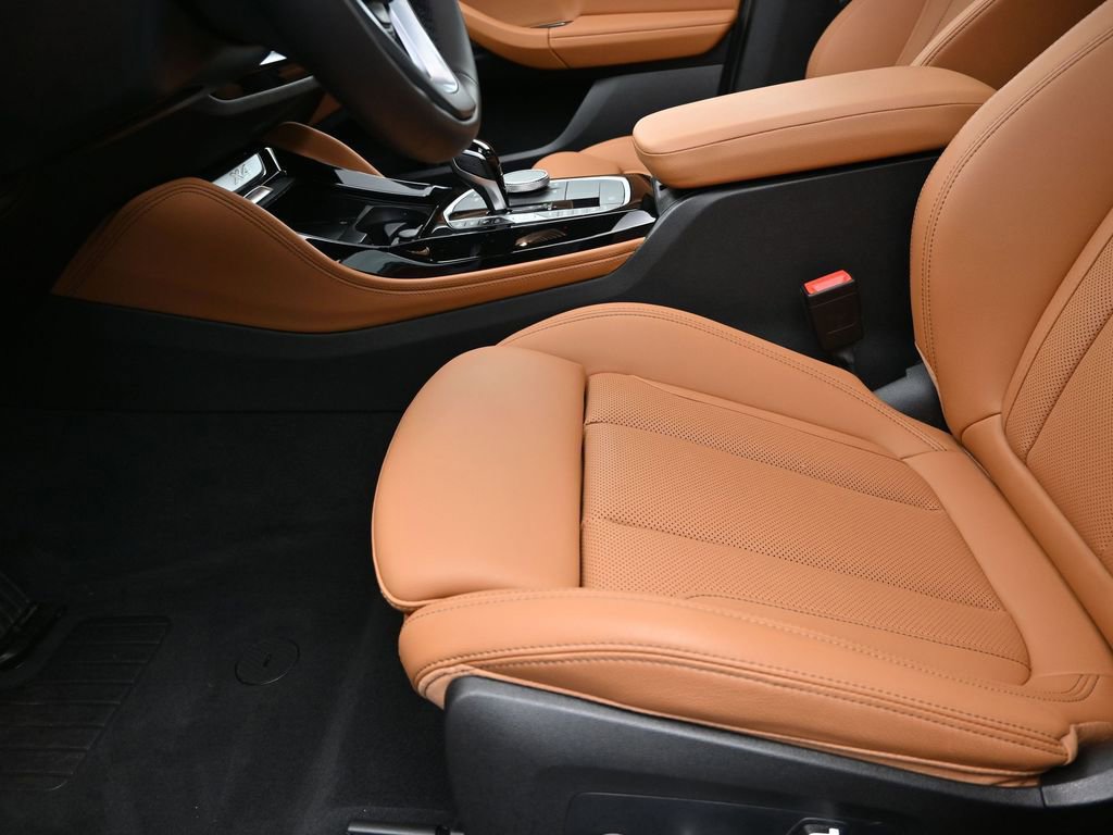 Certified 2025 BMW X4 xDrive30i image 12