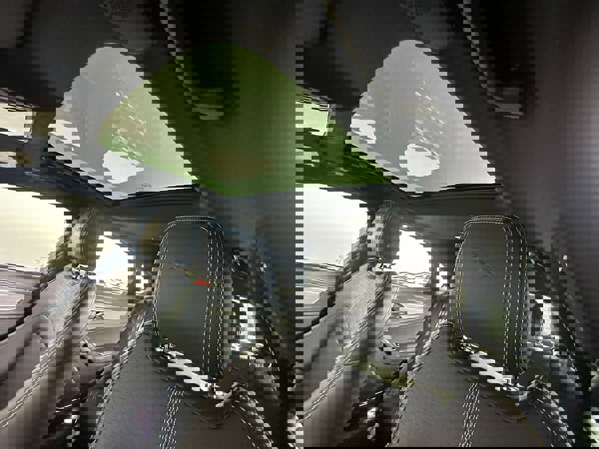 Used 2022 Jaguar XF R-Dynamic SE image 18