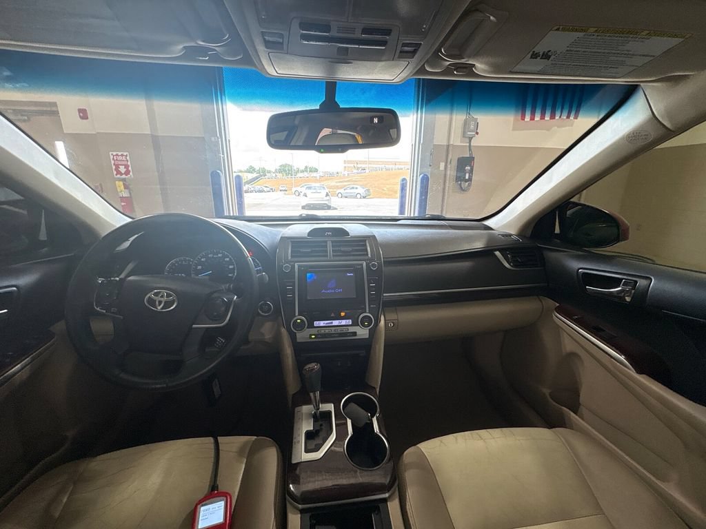 Used 2013 Toyota Camry XLE w/ Leather Pkg FWD image 14