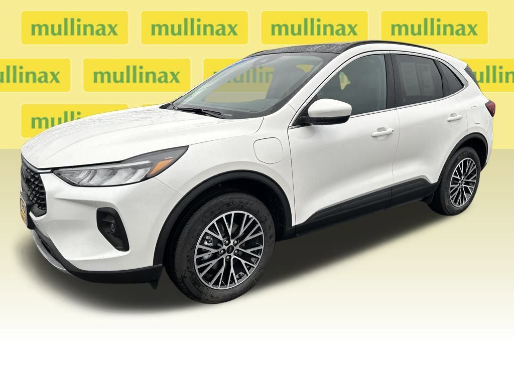 Used 2025 Ford Escape SE w/ Class II Trailer Tow Package image 14