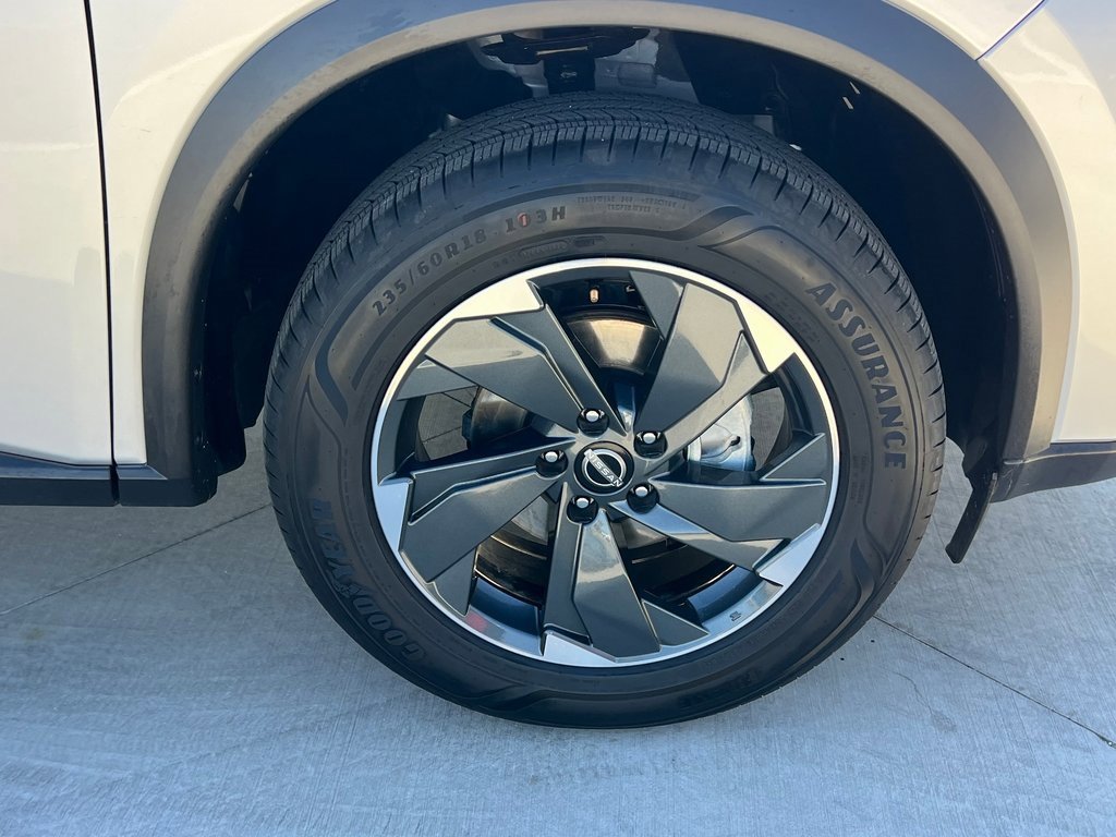 Used 2024 Nissan Rogue SV image 11