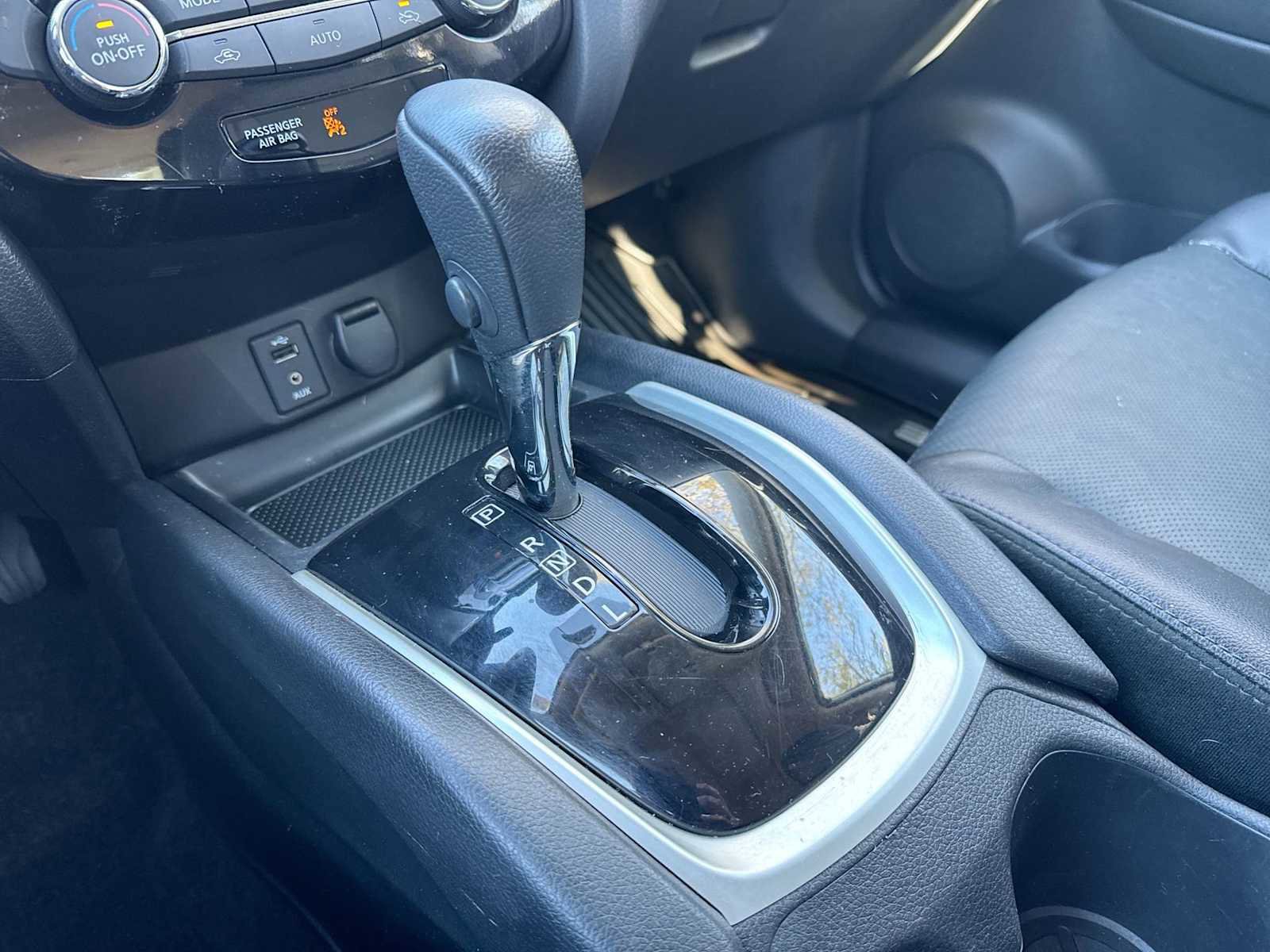 Used 2016 Nissan Rogue SL w/ SL Premium Package image 31