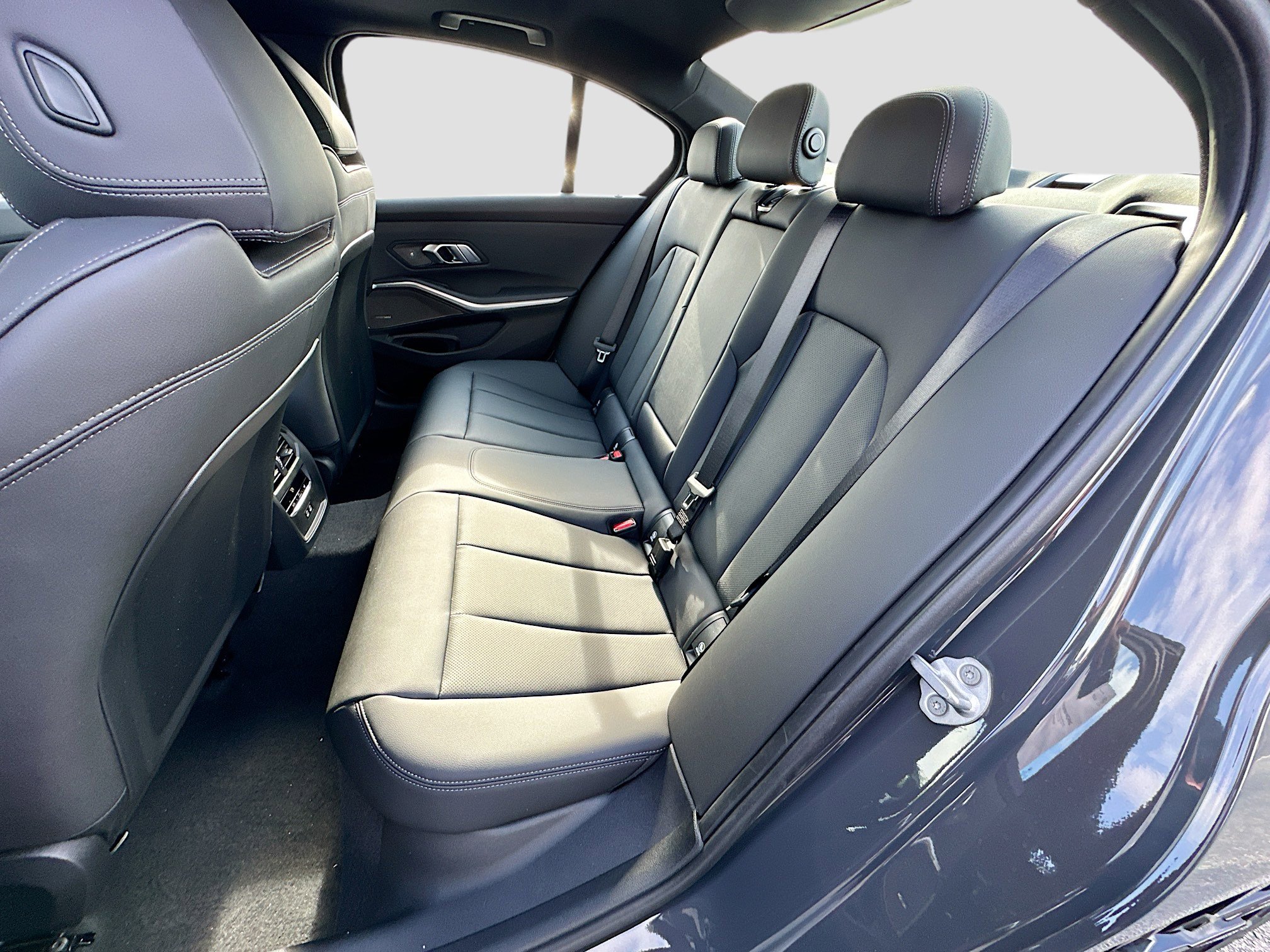 New 2026 BMW 330i Sedan w/ M Sport Package RWD image 19