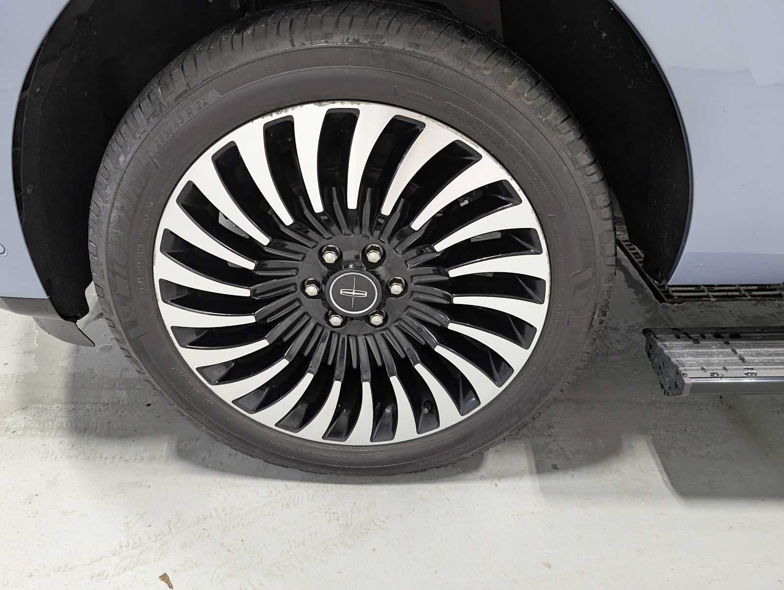 Used 2021 Lincoln Navigator L Black Label w/ Cargo Convenience Package AWD/4WD image 3