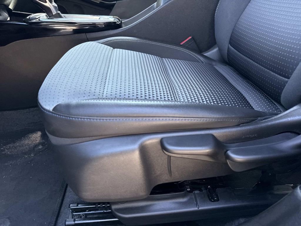 Certified 2025 Chevrolet Trax LT w/ LT Convenience Package image 18