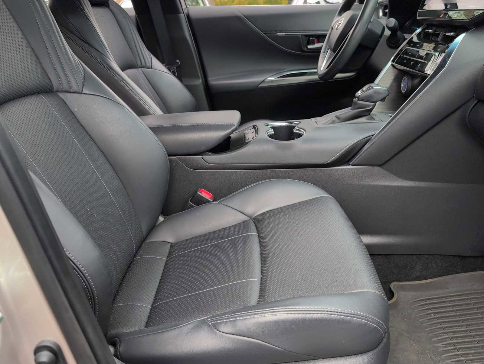 Used 2021 Toyota Venza Limited image 21