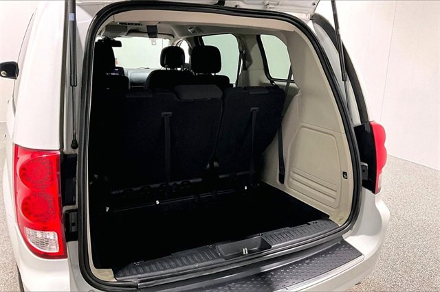 Used 2019 Dodge Grand Caravan SE w/ UConnect Hands-Free Group image 40