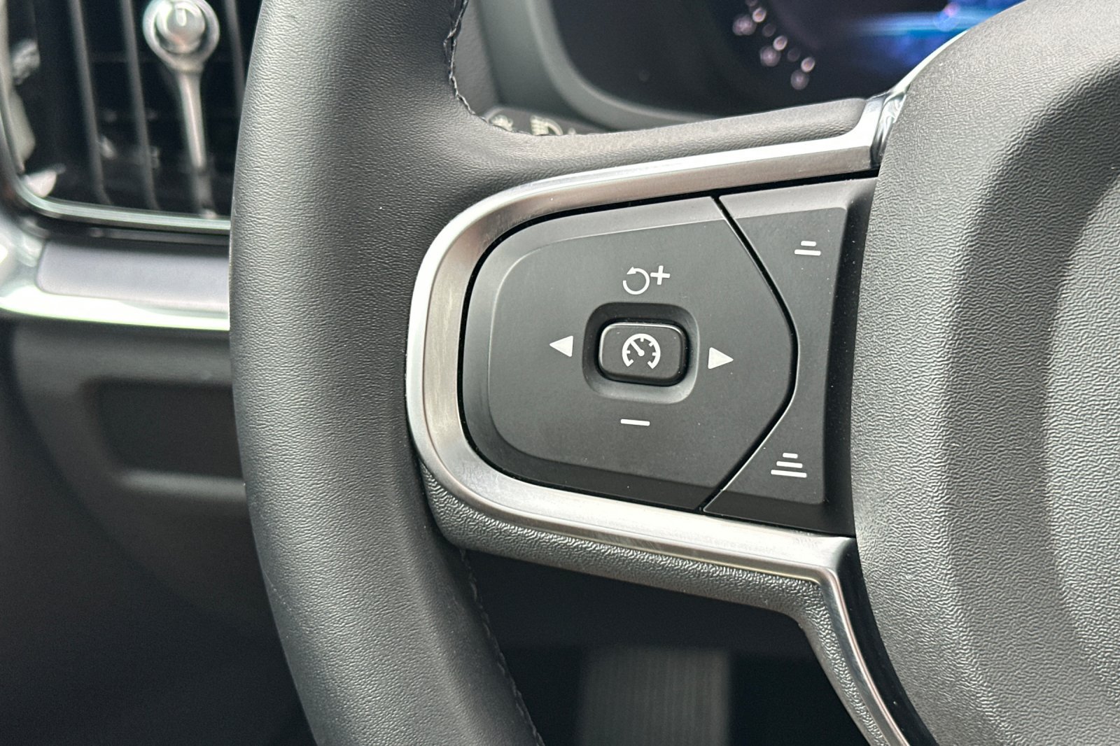 Certified 2025 Volvo S60 B5 Core FWD image 27