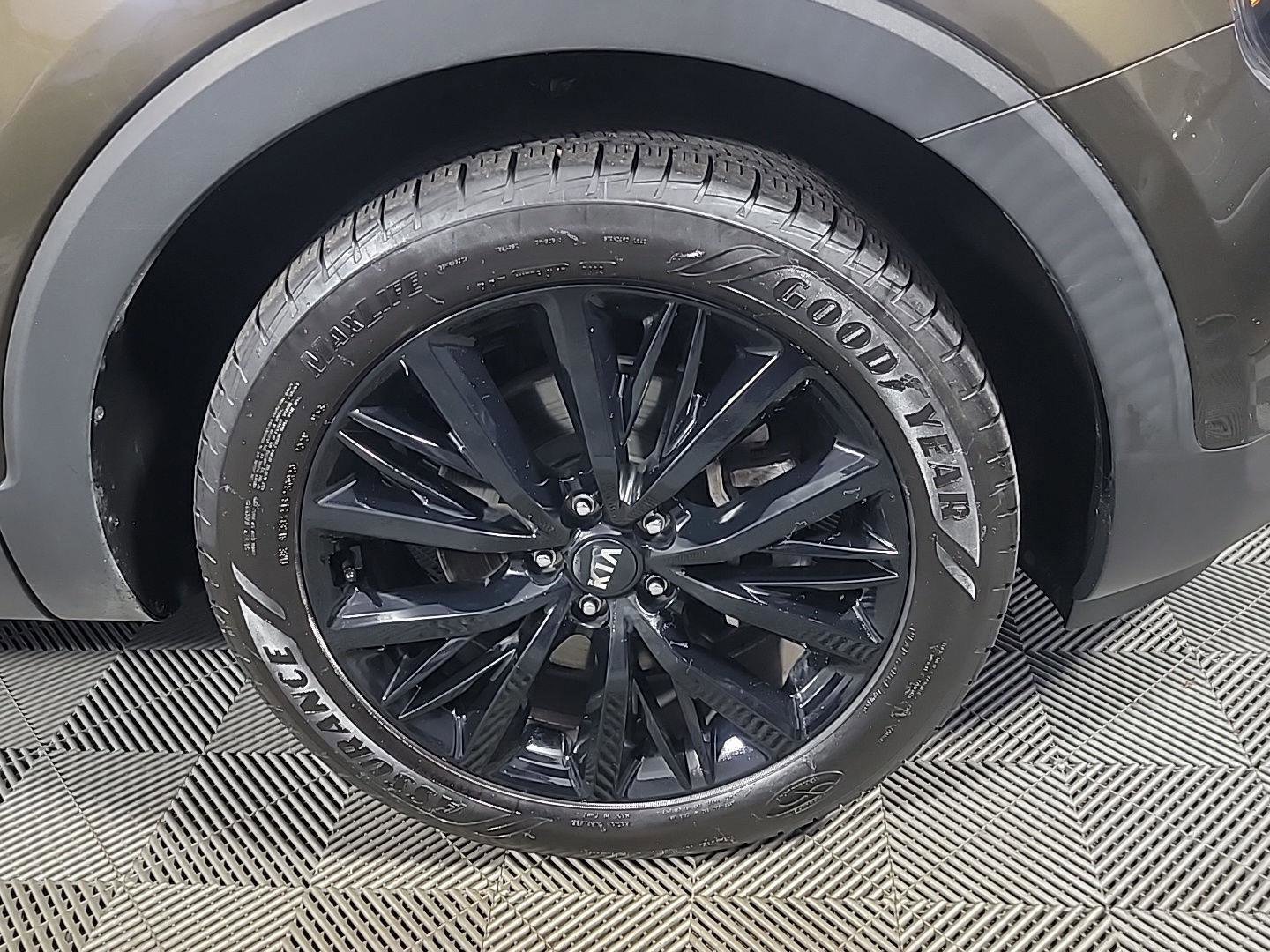 Used 2020 Kia Telluride SX w/ SX Prestige Package AWD/4WD image 3