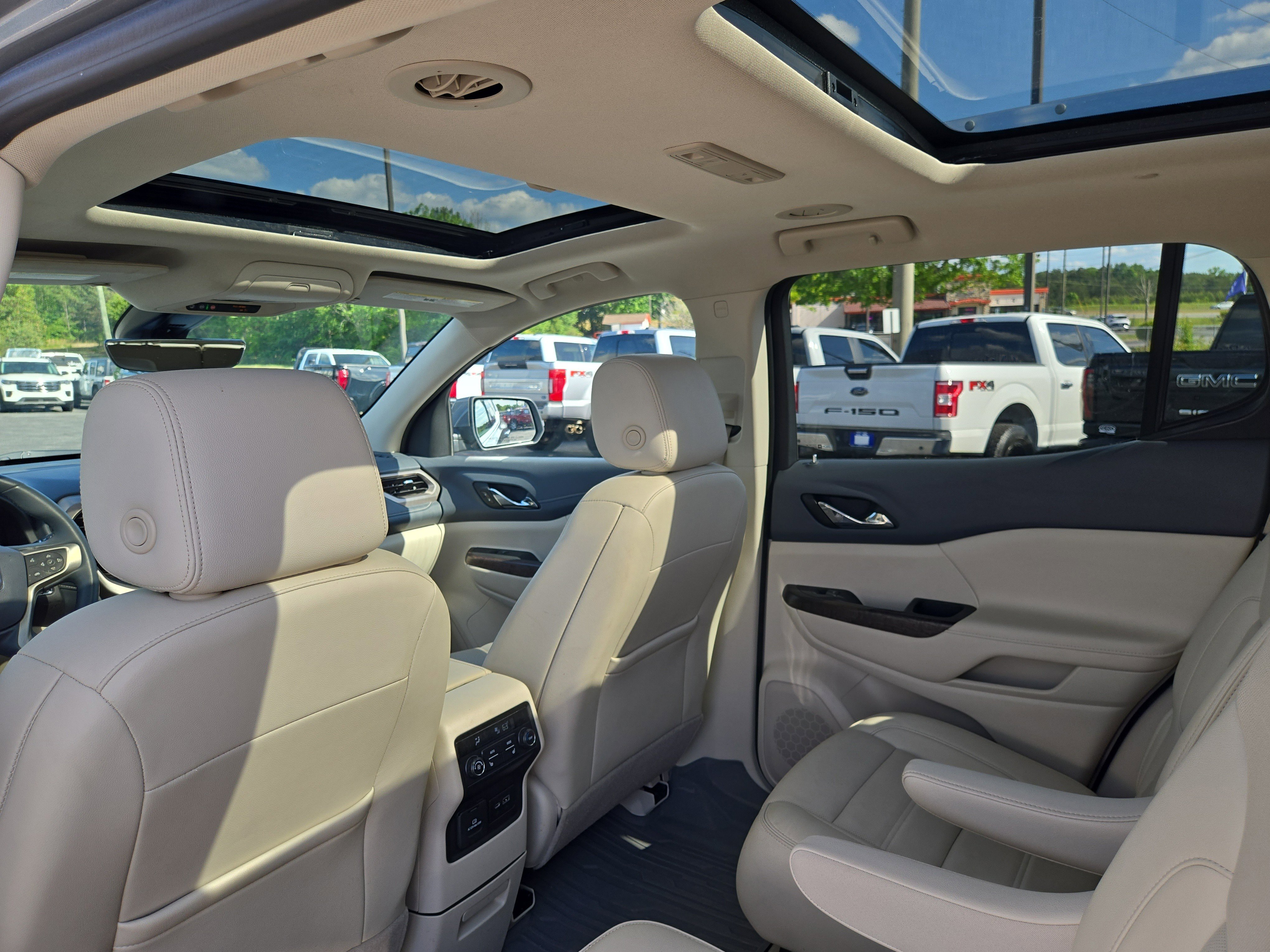 Used 2023 GMC Acadia Denali w/ Denali Technology Package FWD image 16