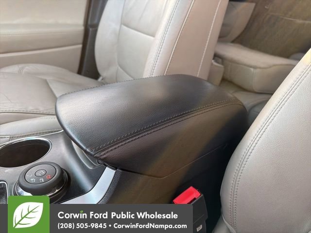 Used 2013 Ford Explorer XLT image 21