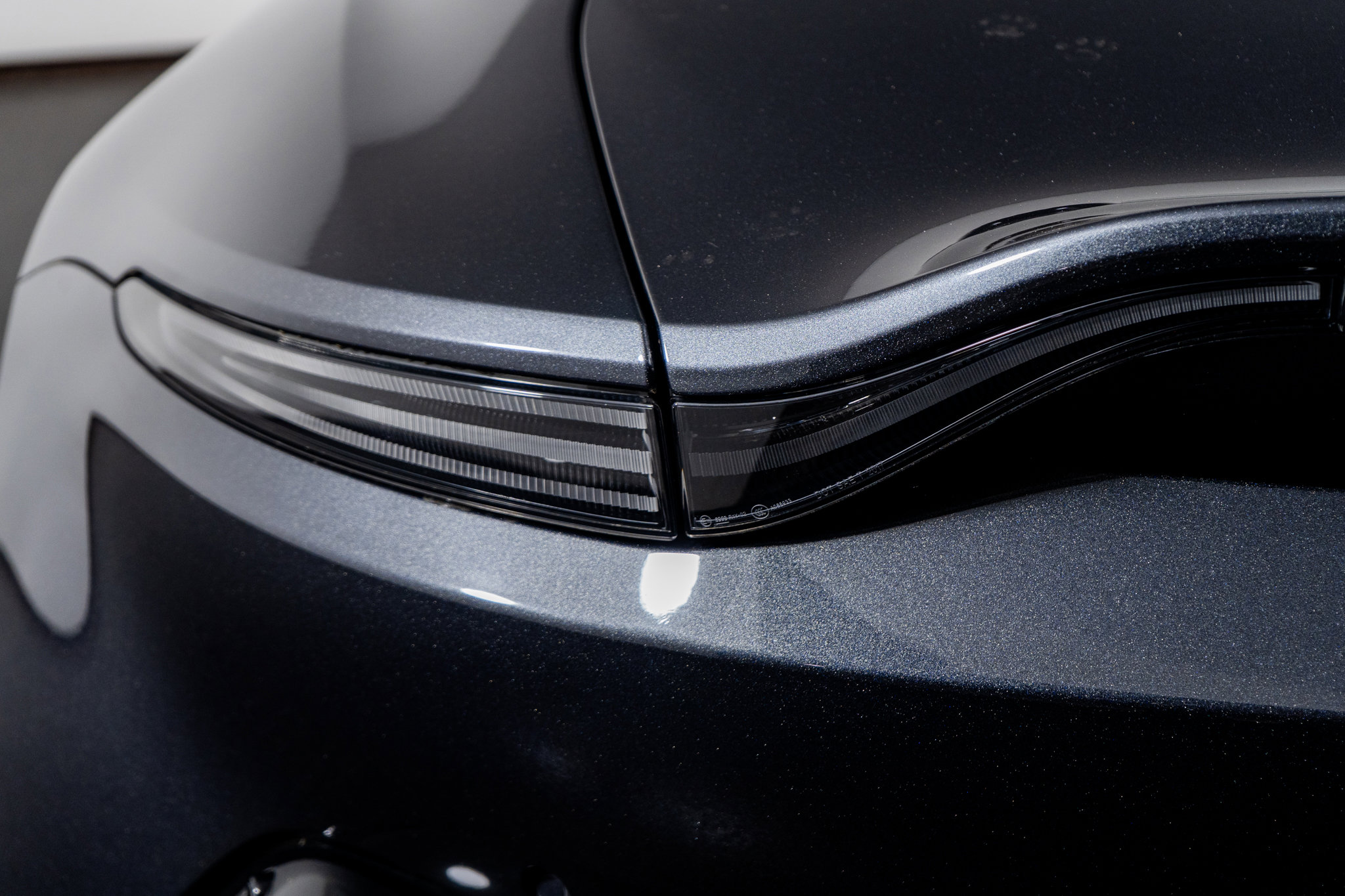 Used 2021 Aston Martin V8 Vantage Roadster image 12