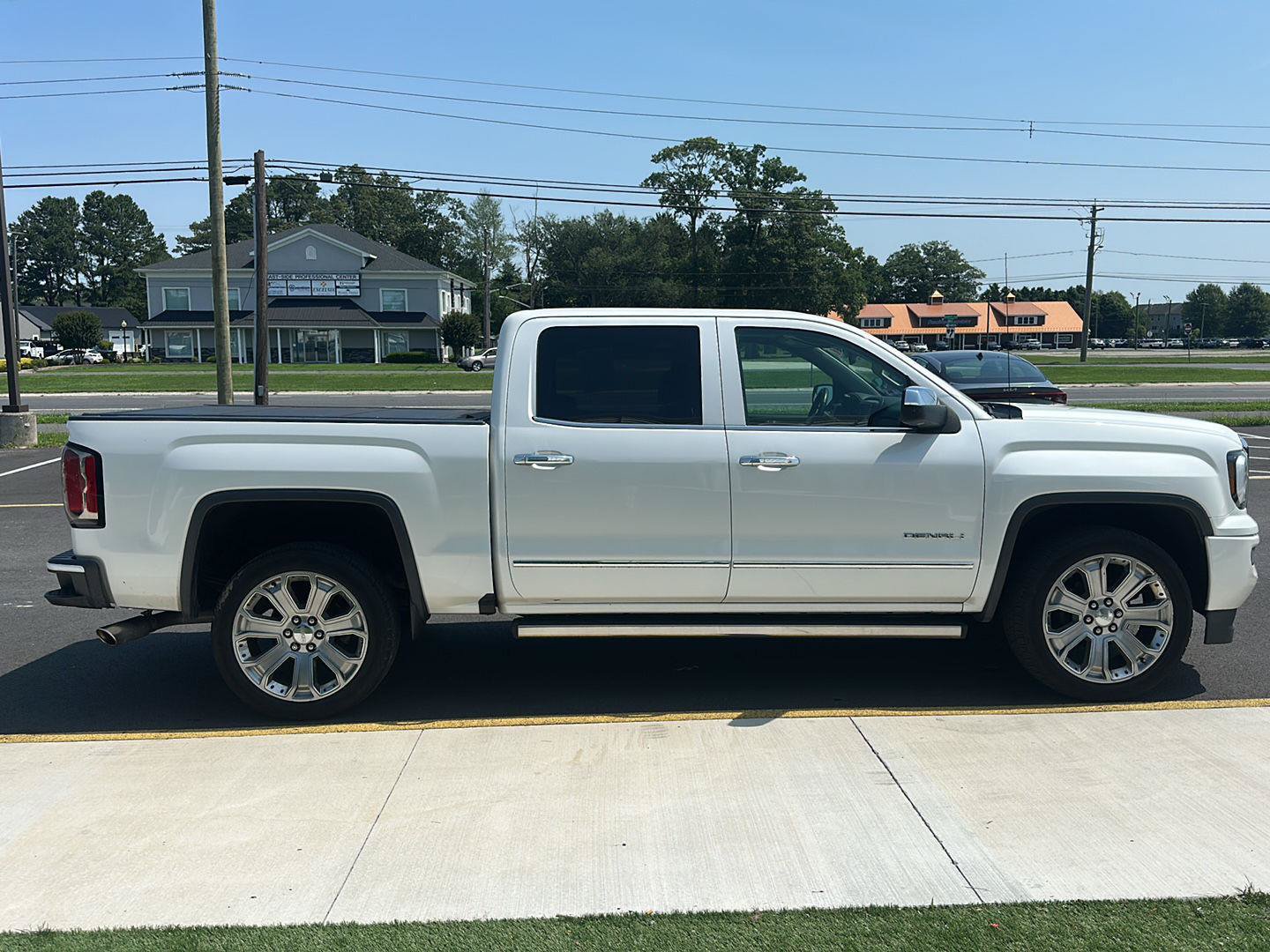 Used 2017 GMC Sierra 1500 Denali w/ Denali Ultimate Package AWD/4WD image 4