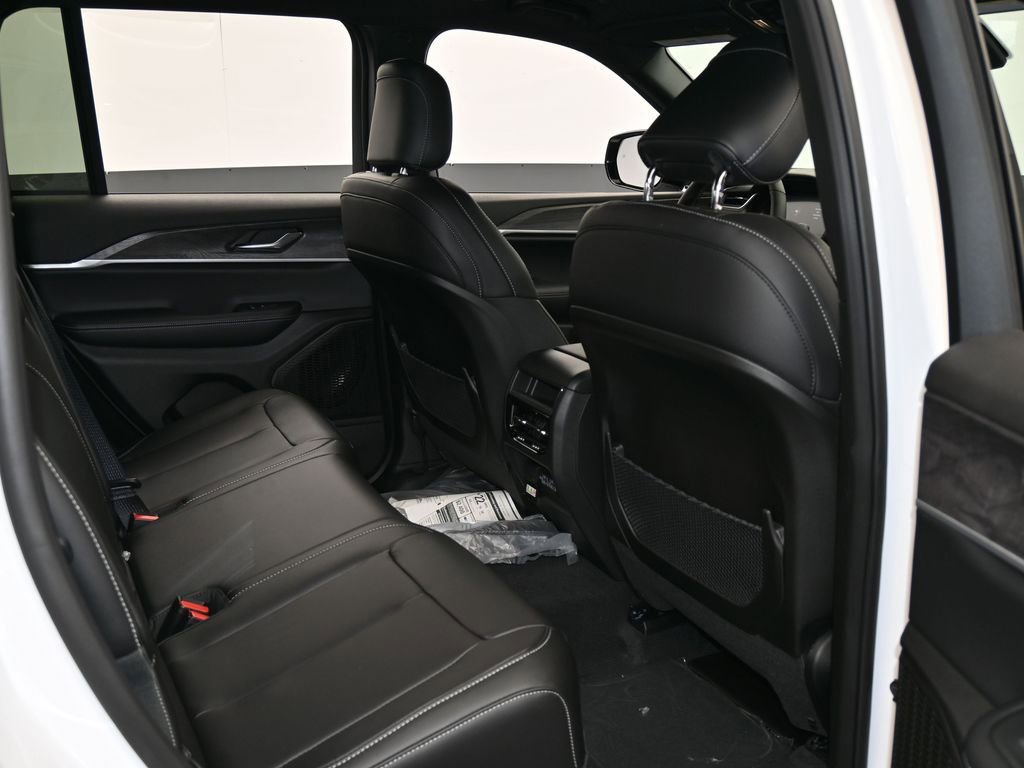 Used 2025 Jeep Grand Cherokee Limited image 42