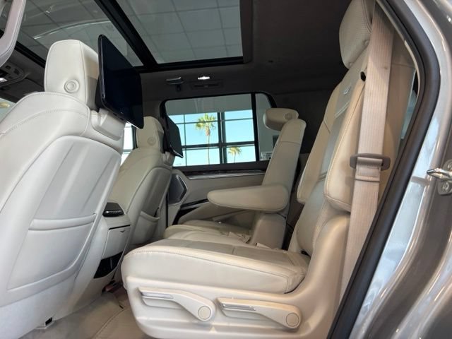 Used 2025 Cadillac Escalade Sport Platinum AWD/4WD image 34