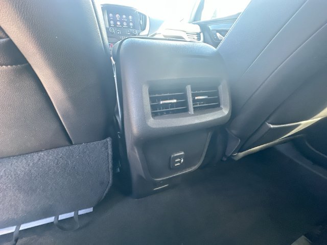 Used 2024 GMC Terrain SLT AWD/4WD image 31