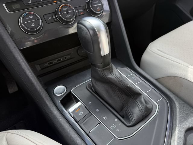 Used 2020 Volkswagen Tiguan SE w/ Panoramic Sunroof Package FWD image 19