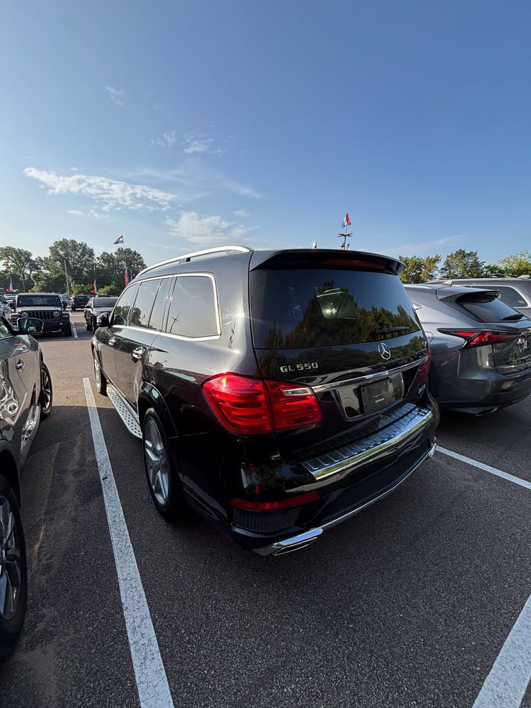 Used 2016 Mercedes-Benz GL 550 4MATIC image 4