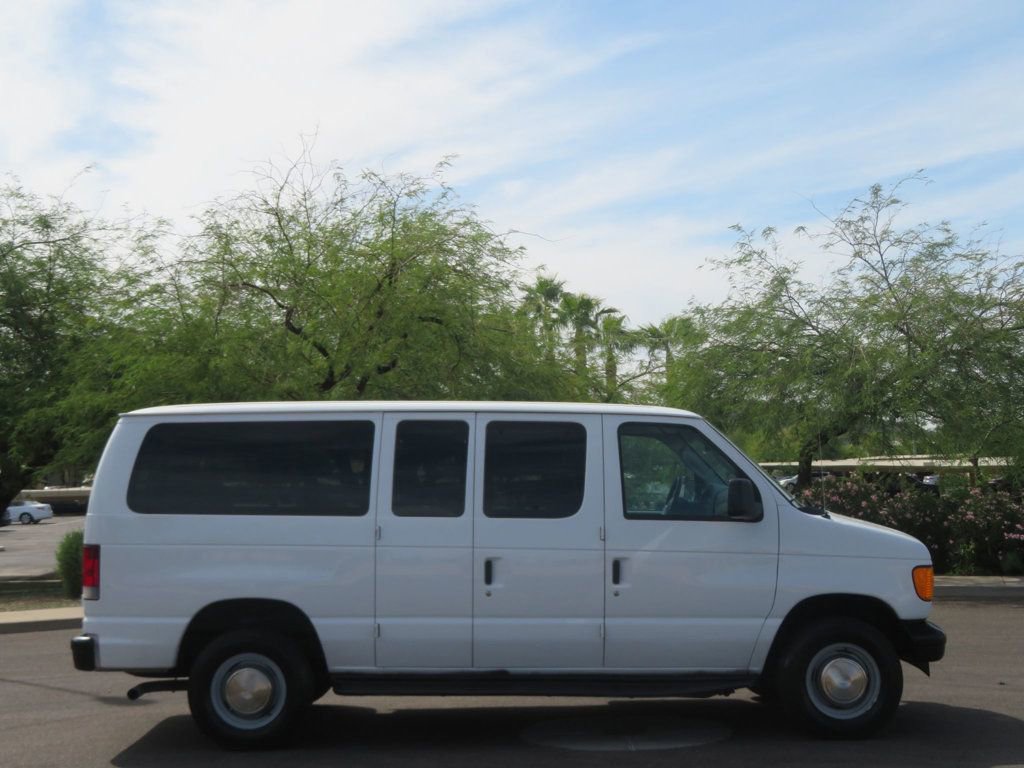 Used 2003 Ford E-350 and Econoline 350 Super Duty Wagon image 3