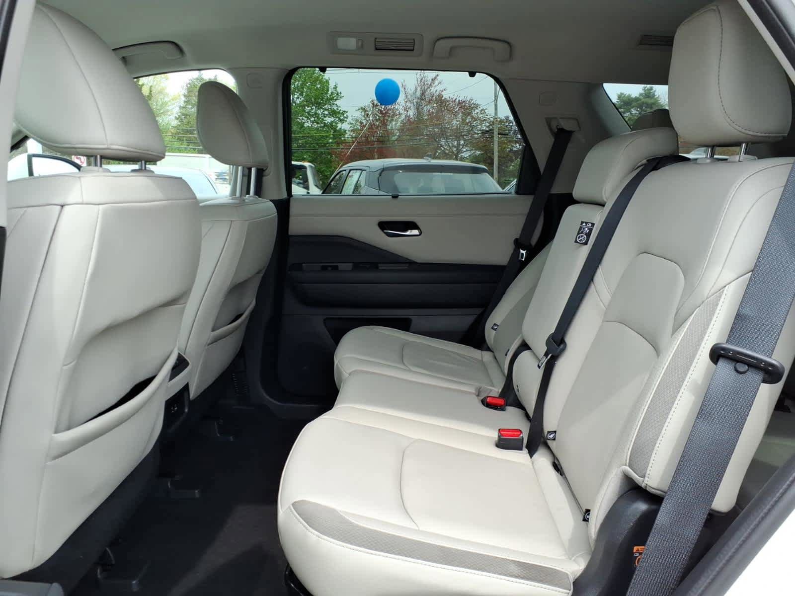 Used 2022 Nissan Pathfinder SL AWD/4WD image 13