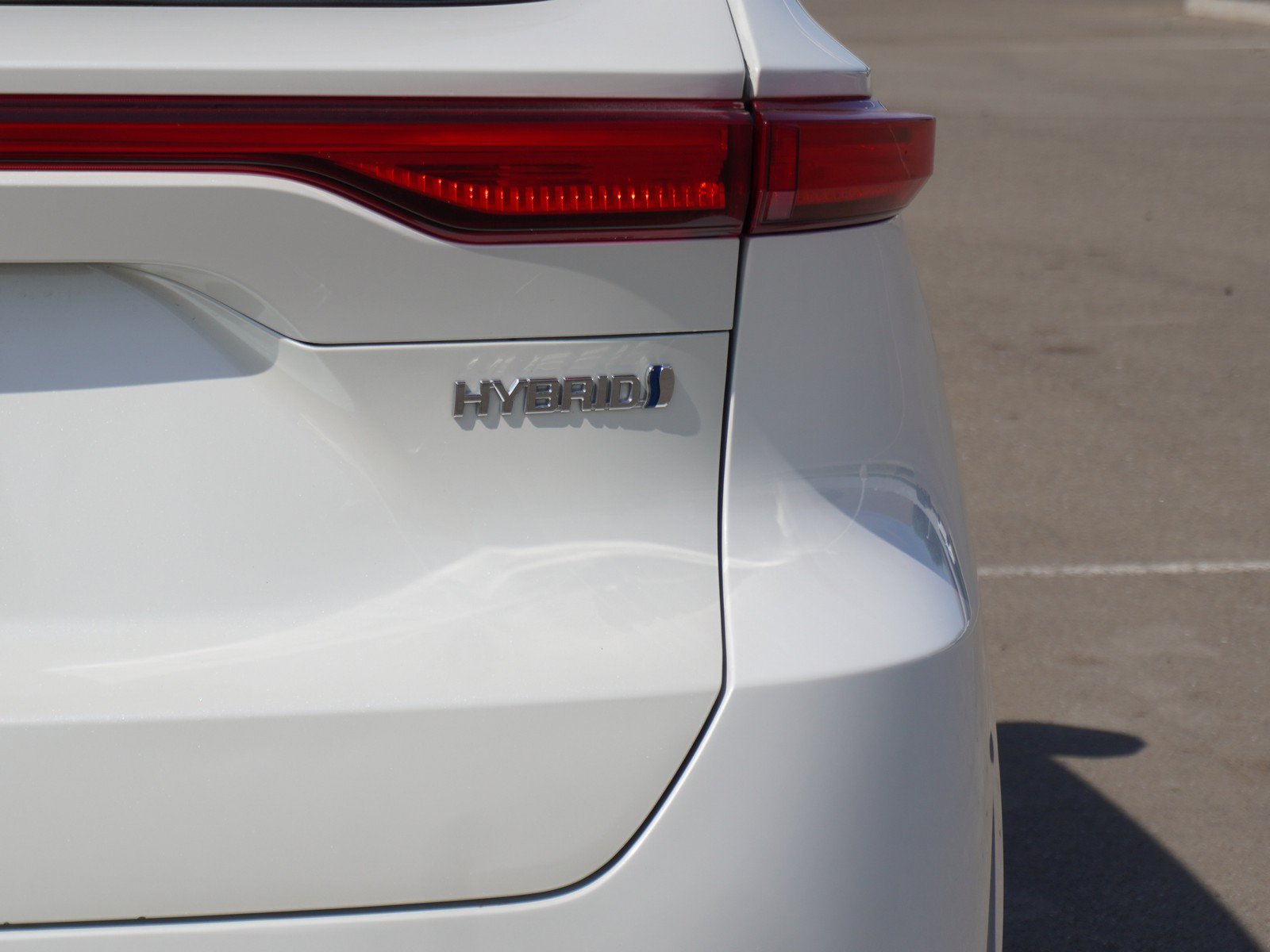 Used 2021 Toyota Venza LE AWD/4WD image 11