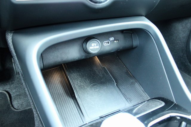 Used 2025 Volvo XC40 B5 Plus image 20