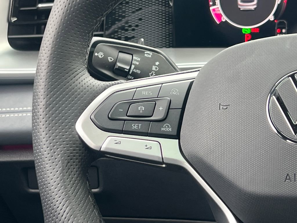 New 2026 Volkswagen Tiguan SE R-Line image 28