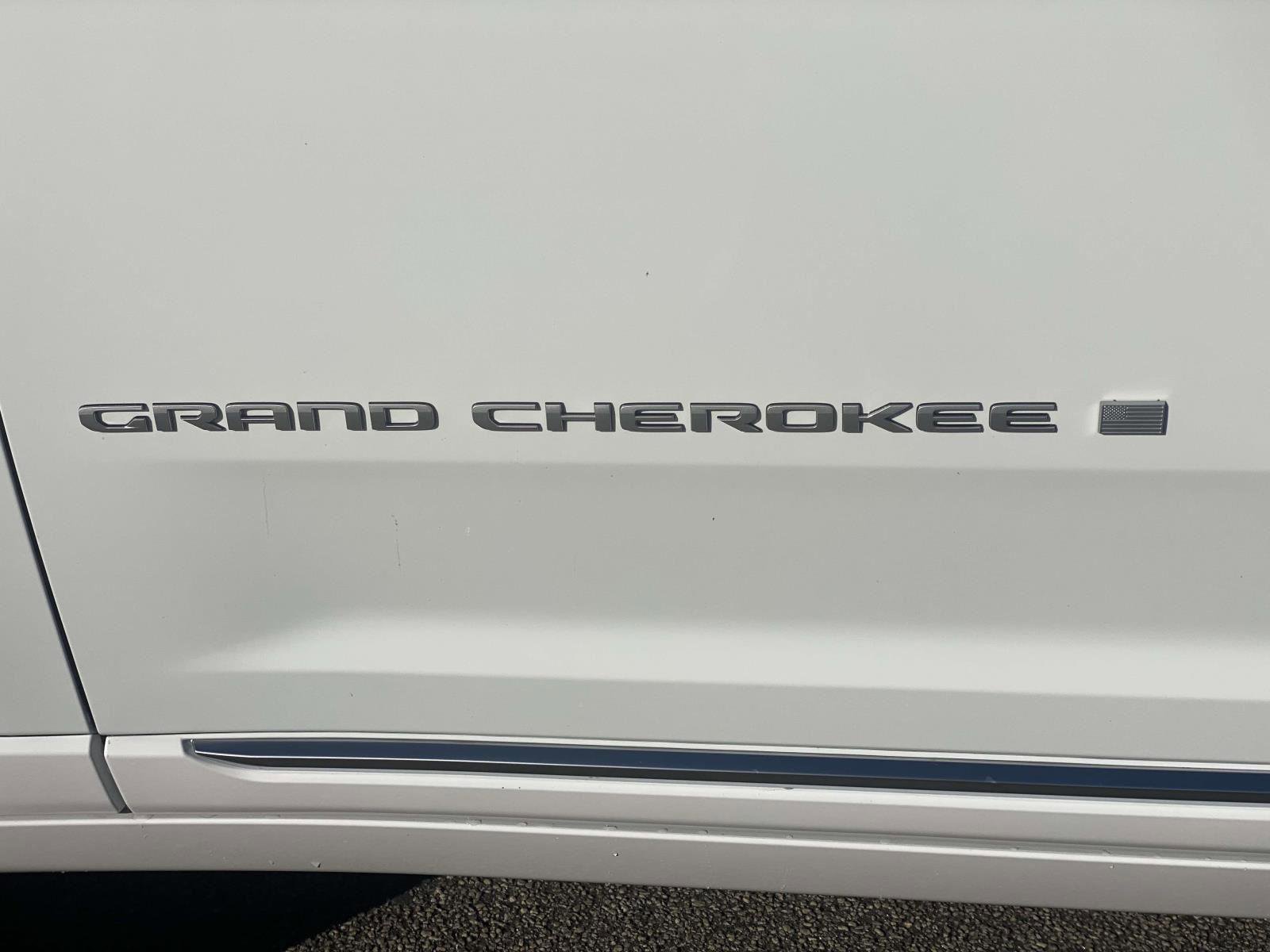 New 2025 Jeep Grand Cherokee Summit image 13