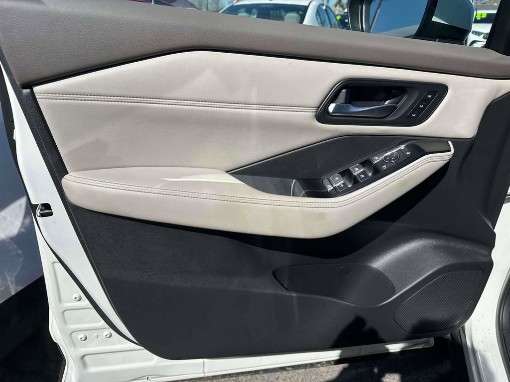 Used 2023 Nissan Rogue SL w/ SL Premium Package image 15