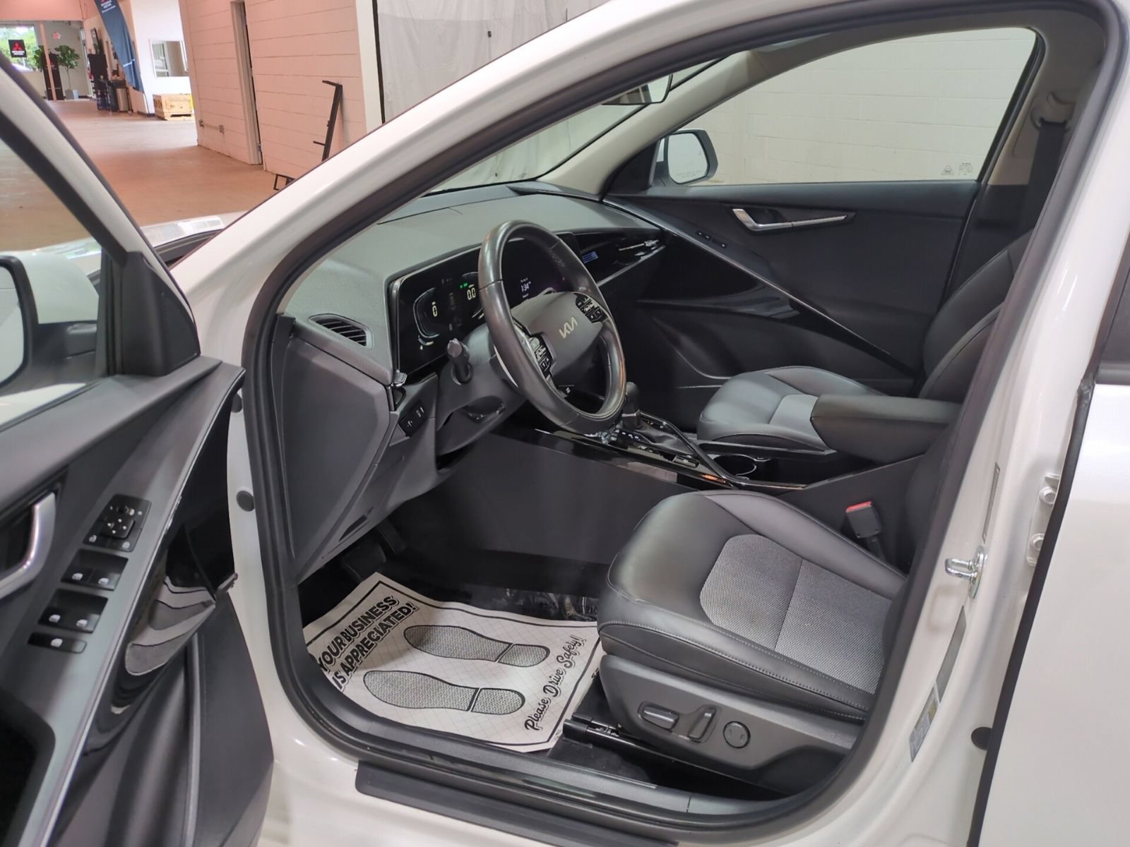Certified 2024 Kia Niro EX FWD image 15