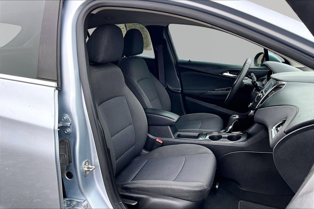 Used 2017 Chevrolet Cruze LT w/ Convenience Package image 7