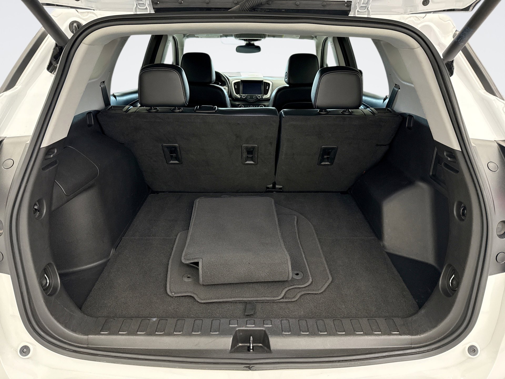 Used 2023 GMC Terrain SLT image 20