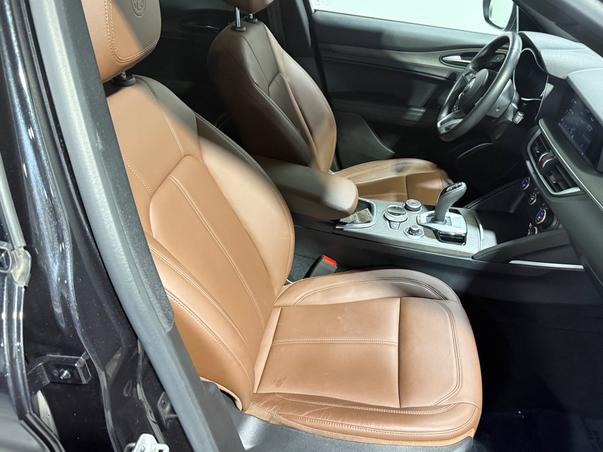 Used 2023 Alfa Romeo Stelvio Ti AWD/4WD image 39